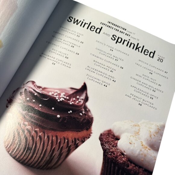 BOOK Martha Stewart's Cupcakes Cookbook 175 Treats 352 Pages Illustrated - Picture 5 of 8